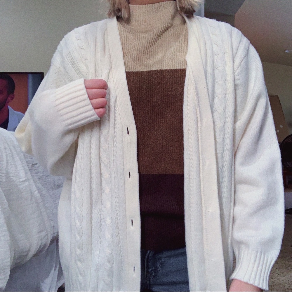 ❤️2/$20❤️ Vintage cream cardigan